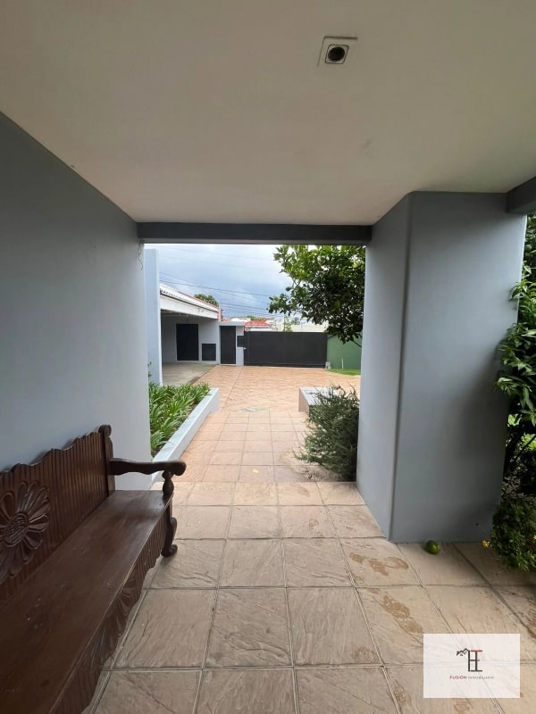 Venta Casa amplia en La Montaña zona 16 - 8