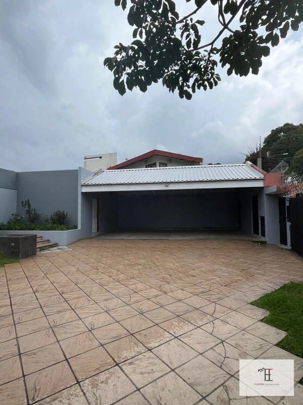 Venta Casa amplia en La Montaña zona 16 - 5