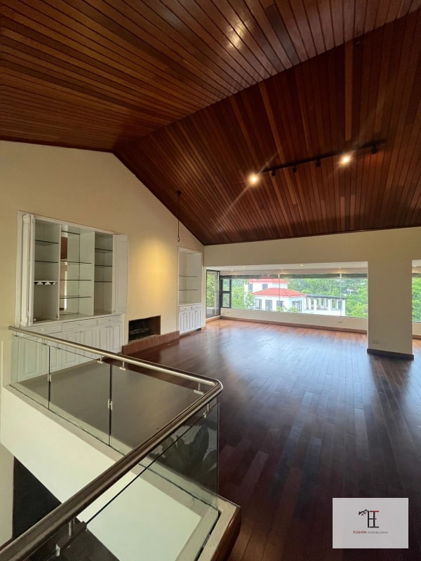 Venta Casa amplia en La Montaña zona 16 - 4