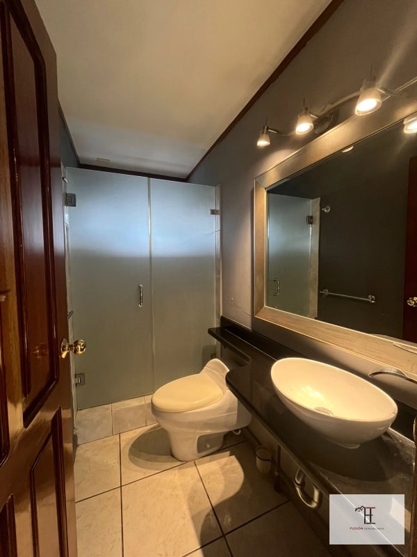 Venta Casa amplia en La Montaña zona 16 - 3