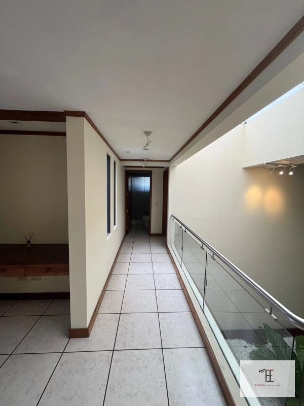 Venta Casa amplia en La Montaña zona 16 - 2