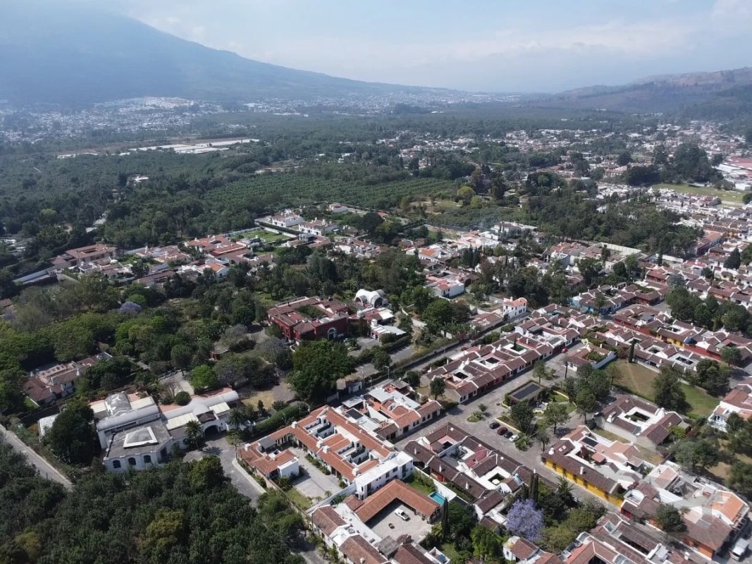 🏞️ ¡Oportunidad única de inversión en Antigua Guatemala! 🏞️ 📍 A solo 5 cuadras exactas del casco central - 3