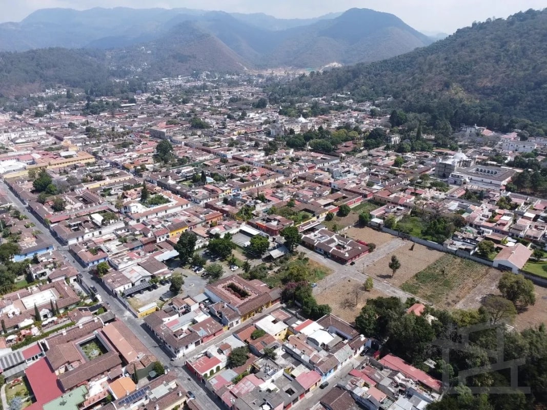 🏞️ ¡Oportunidad única de inversión en Antigua Guatemala! 🏞️ 📍 A solo 5 cuadras exactas del casco central - 1