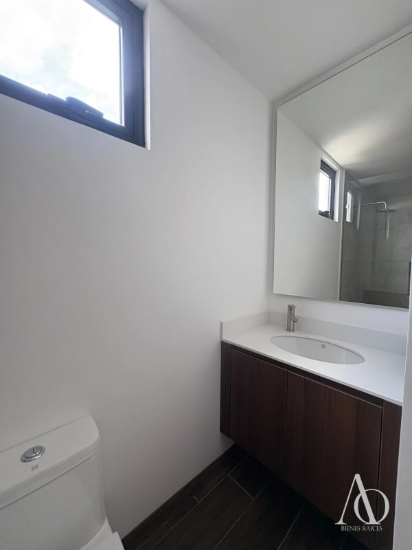 Apartamento en Alquiler Edificio Vila Quince, zona 15 VH2 N6-N7 / EN DIRECTO 04 - 4