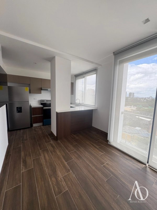 Apartamento en Alquiler Edificio Vila Quince, zona 15 VH2 N6-N7 / EN DIRECTO 04 - 2