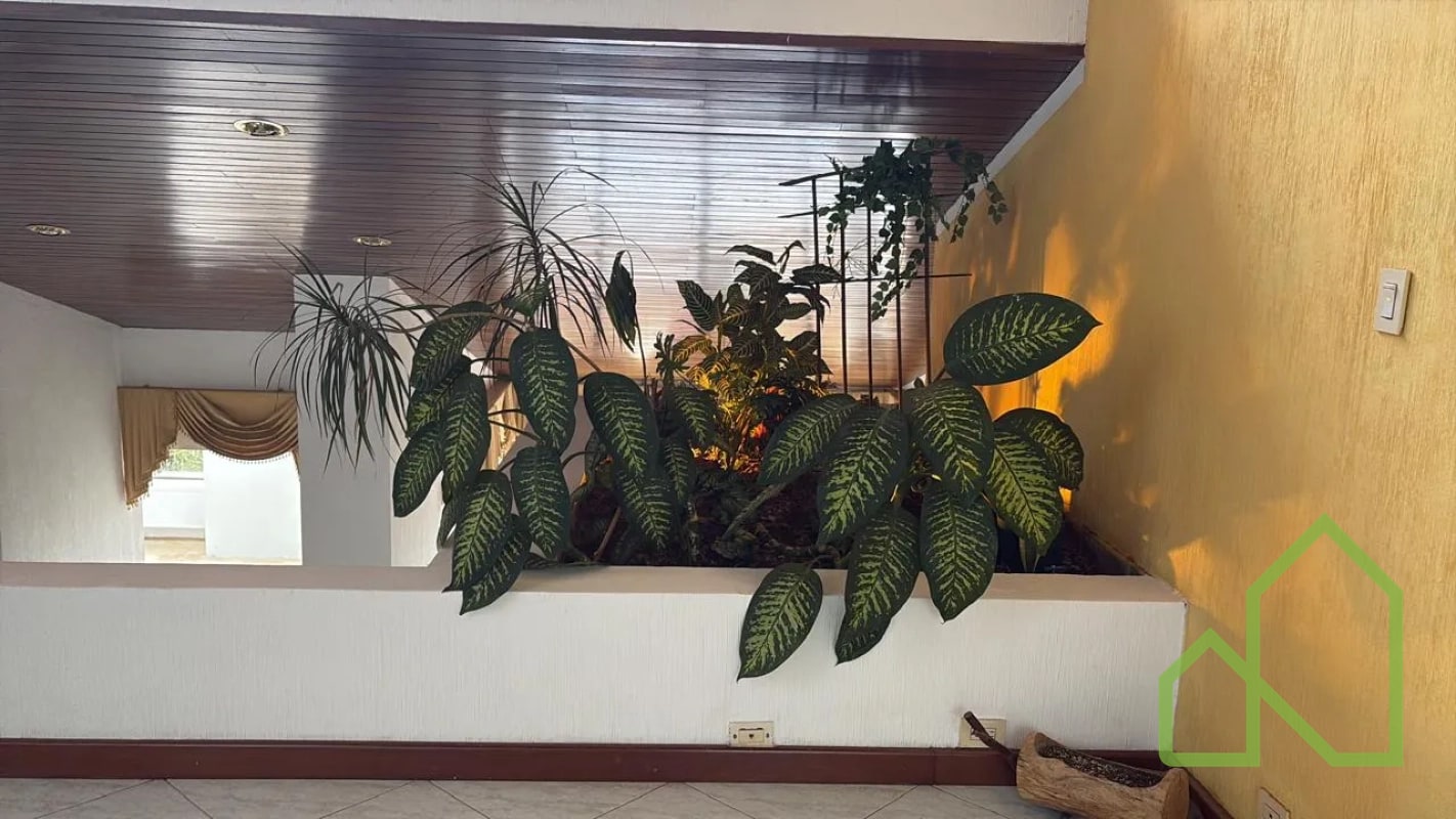 Amplia Residencia en Venta/Alquiler en Montebello 2 - 7