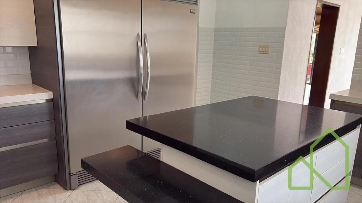 Amplia Residencia en Venta/Alquiler en Montebello 2 - 6
