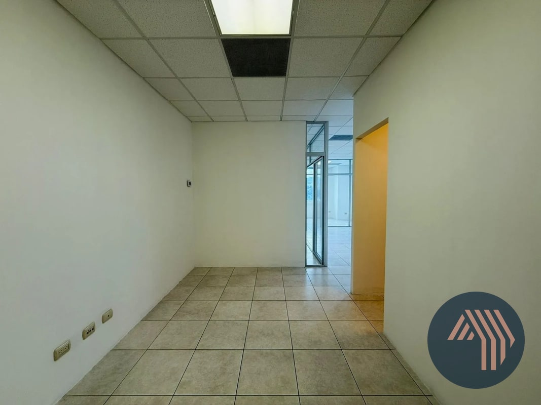 VENTA DE OFICINA 70MT2 - ZONA PRADERA, ZONA 10 - 7