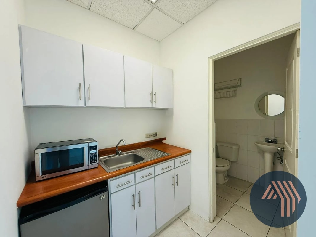 VENTA DE OFICINA 70MT2 - ZONA PRADERA, ZONA 10 - 6
