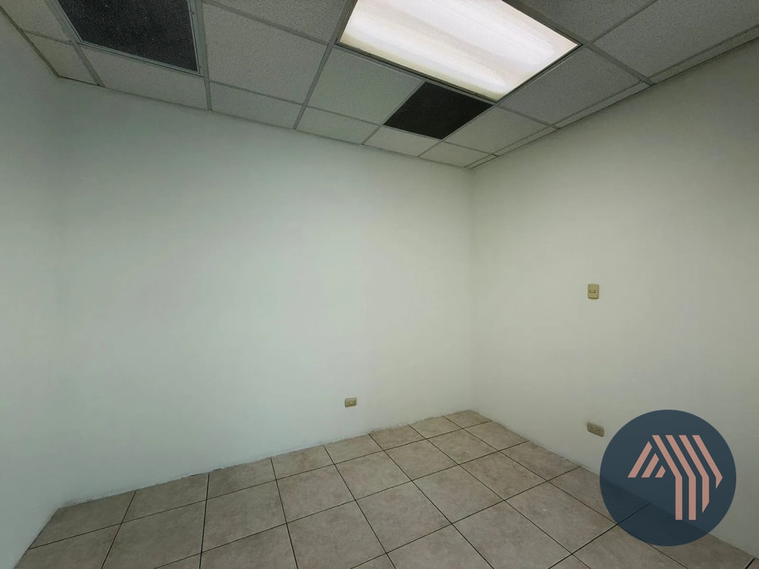 VENTA DE OFICINA 70MT2 - ZONA PRADERA, ZONA 10 - 5