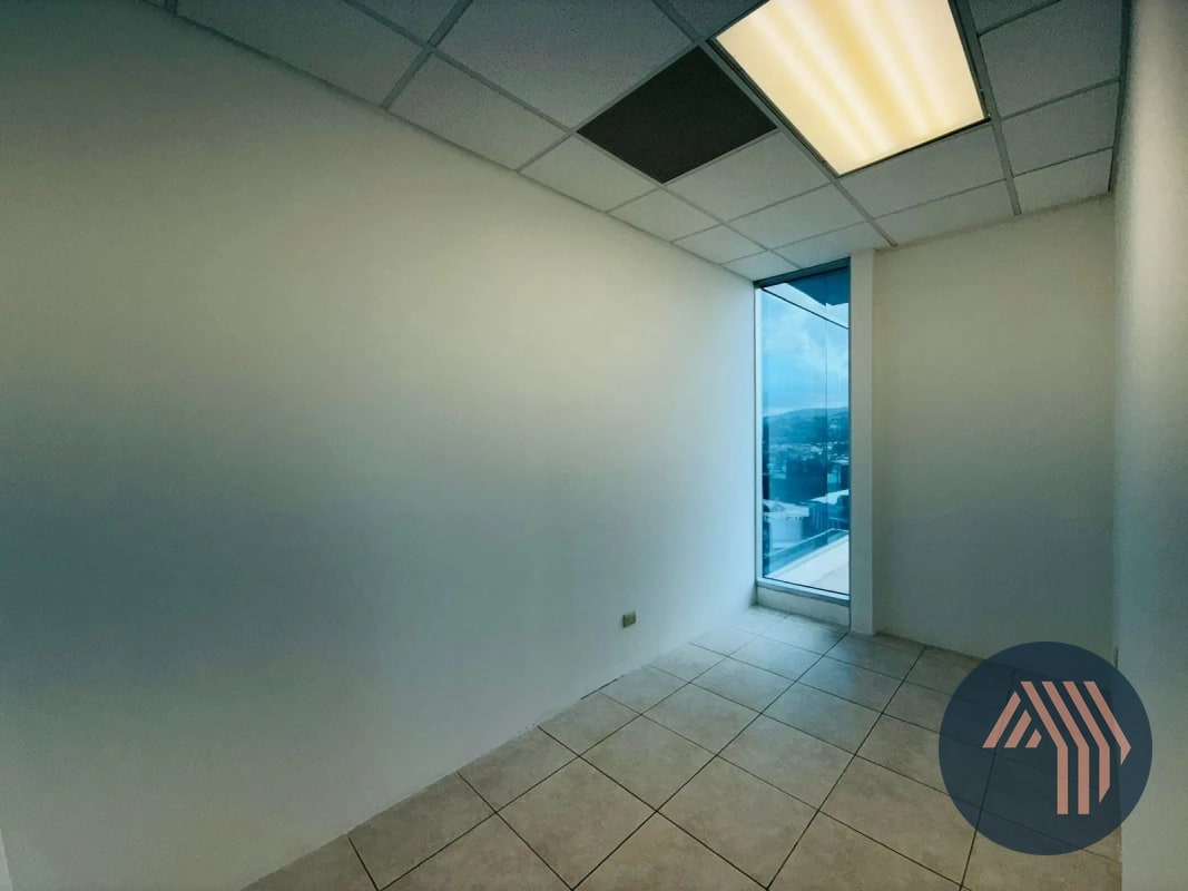 VENTA DE OFICINA 70MT2 - ZONA PRADERA, ZONA 10 - 4