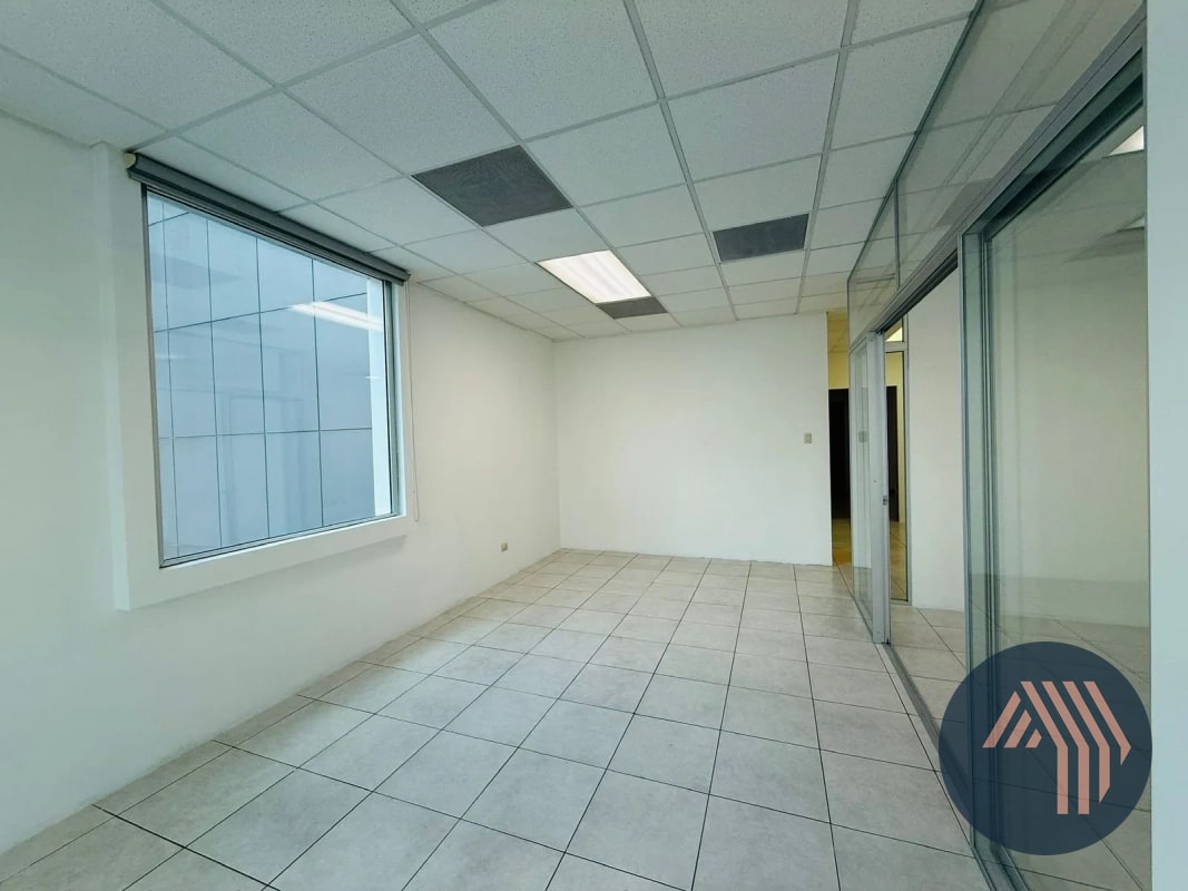 VENTA DE OFICINA 70MT2 - ZONA PRADERA, ZONA 10 - 2