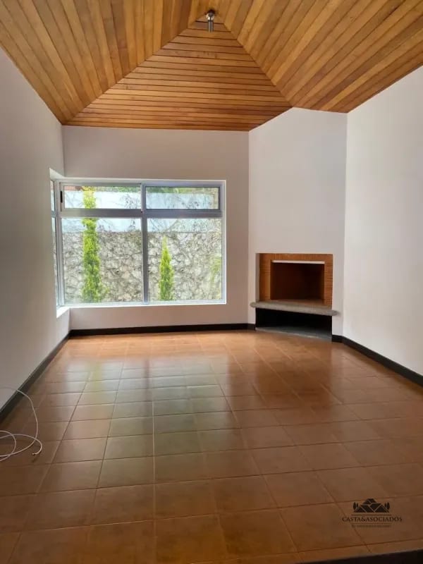 CASA EN VENTA MONTEBELLO II — Casa en Venta en Carretera a El Salvador, Guatemala, Ciudad — foto 1 de 10