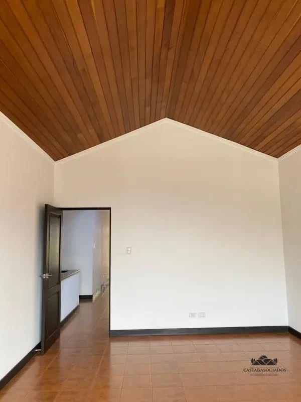 CASA EN VENTA MONTEBELLO II — Casa en Venta en Carretera a El Salvador, Guatemala, Ciudad — foto 2 de 10