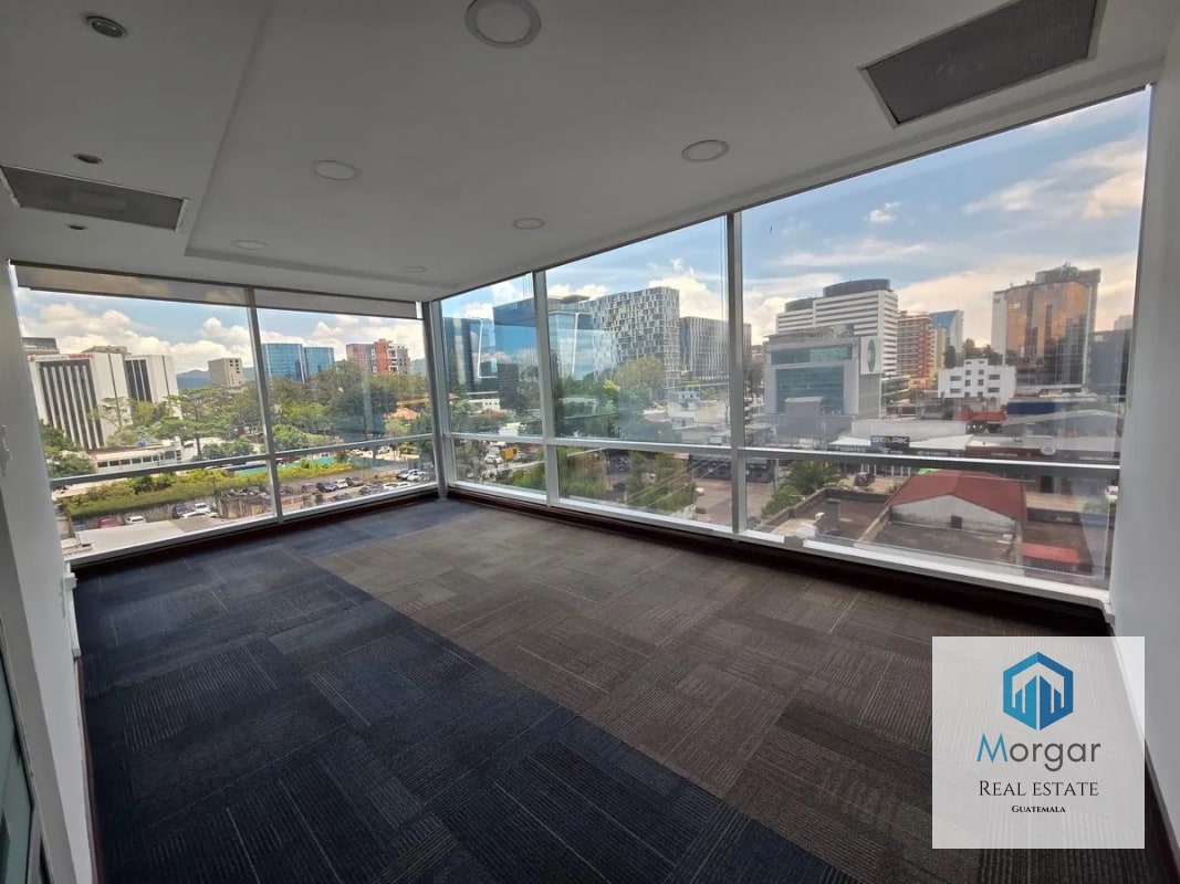 Oficina en Alquiler en Zona 10 de 535 Mts en $9,100 - 10