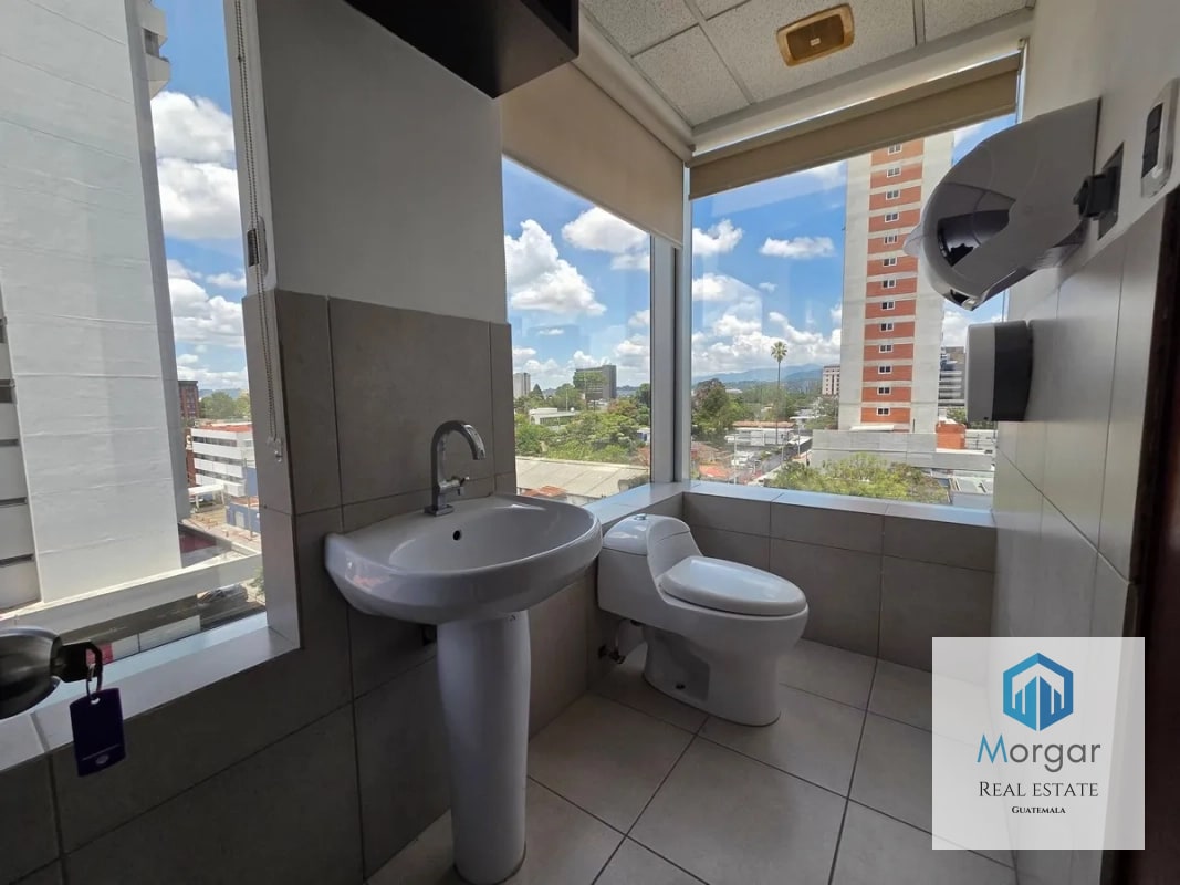 Oficina en Alquiler en Zona 10 de 535 Mts en $9,100 - 2
