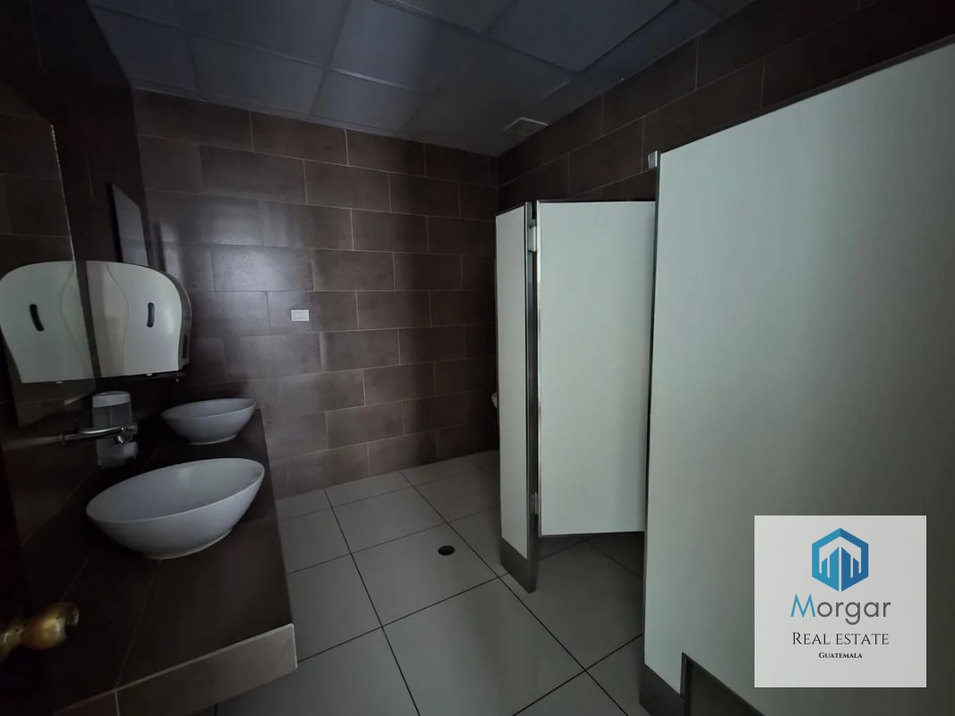 Oficina en Alquiler en Zona 10 de 2,082 Mts en $35,414.80 - 9