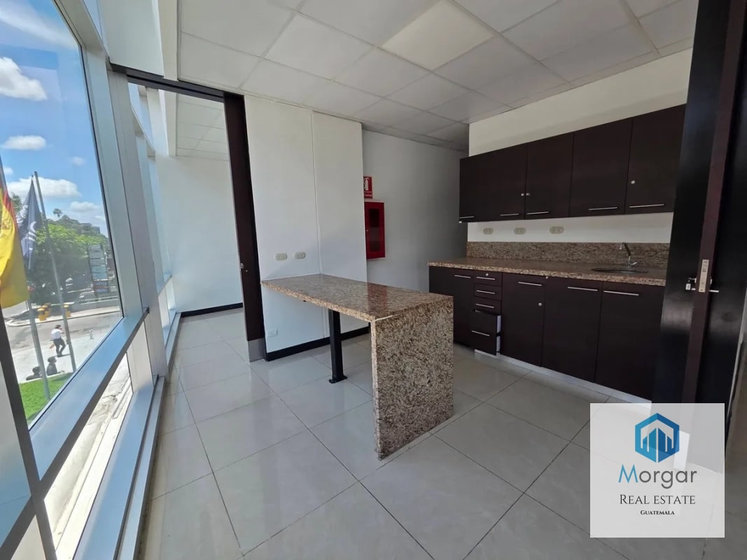 Oficina en Alquiler en Zona 10 de 2,082 Mts en $35,414.80 - 1
