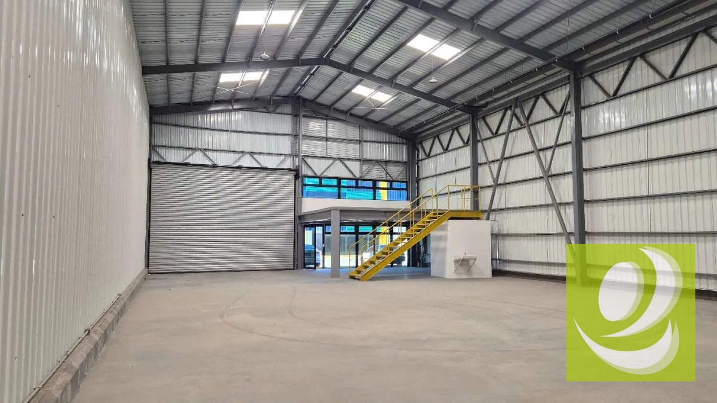 Alquilo y Vendo ofibodega en complejo con Amenidades - 1