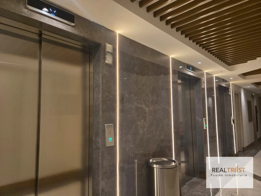 OFICINA EN VENTA EDIFICIO RENOVATI ZONA 10 - 6