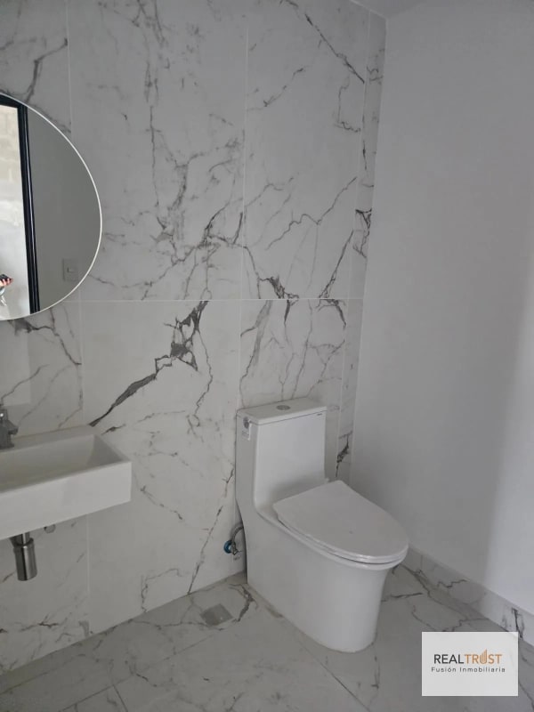 OFICINA EN VENTA EDIFICIO RENOVATI ZONA 10 - 2