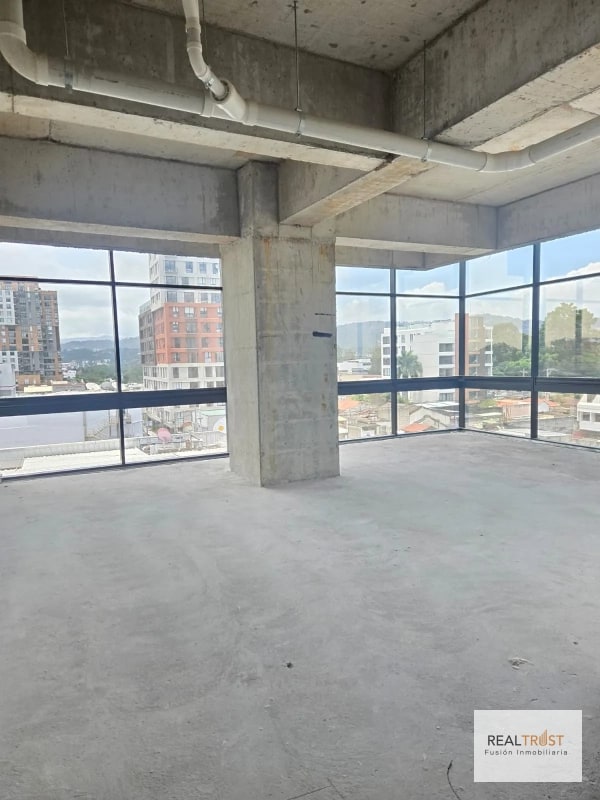 OFICINA EN VENTA EDIFICIO RENOVATI ZONA 10 - 7