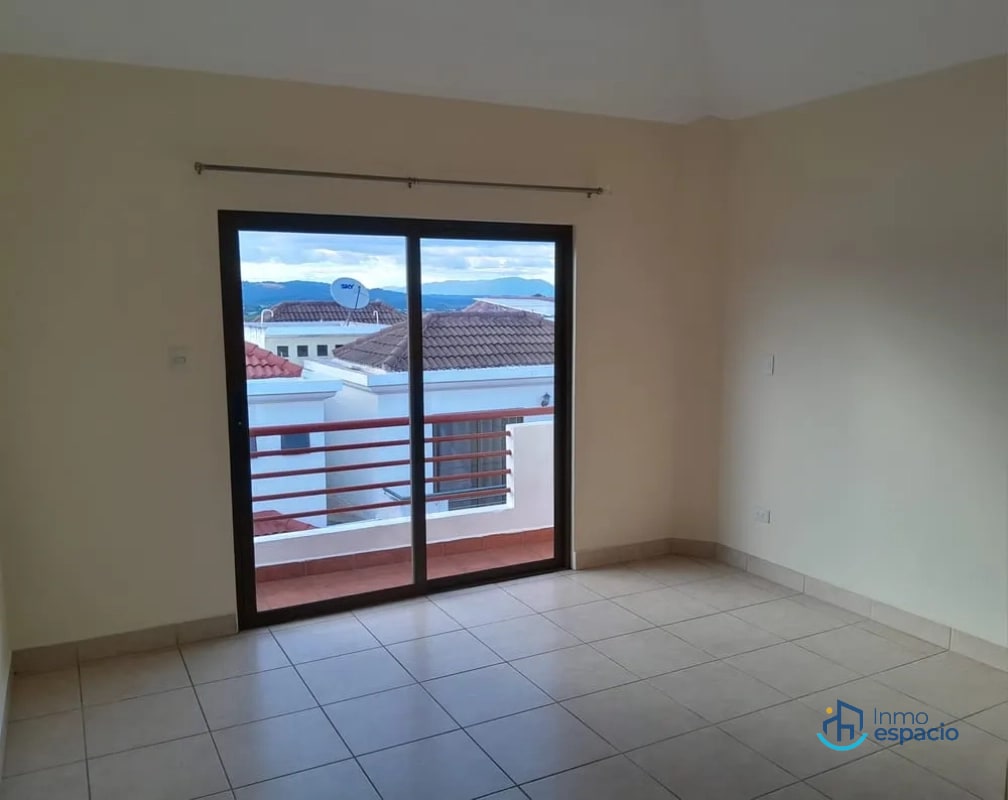 Casa en Venta- Zona 4 de Mixco, Vistas del Naranjo 1 - 3