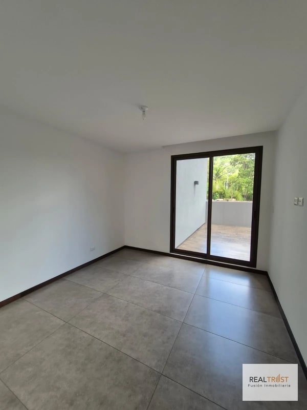 EN VENTA PRECIOSO APARTAMENTO CON TERRAZA, SAN LÁZARO ZONA 15 - 2