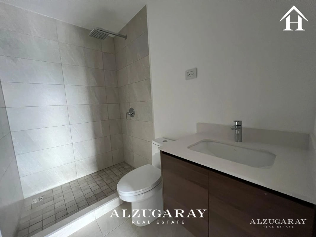 APTO NIVEL ALTO C/ VISTA 2 HAB. / EDIFICIO IQ10 Z.10 — Apartamento en Venta en Zona 10, Guatemala, Ciudad — foto 3 de 10