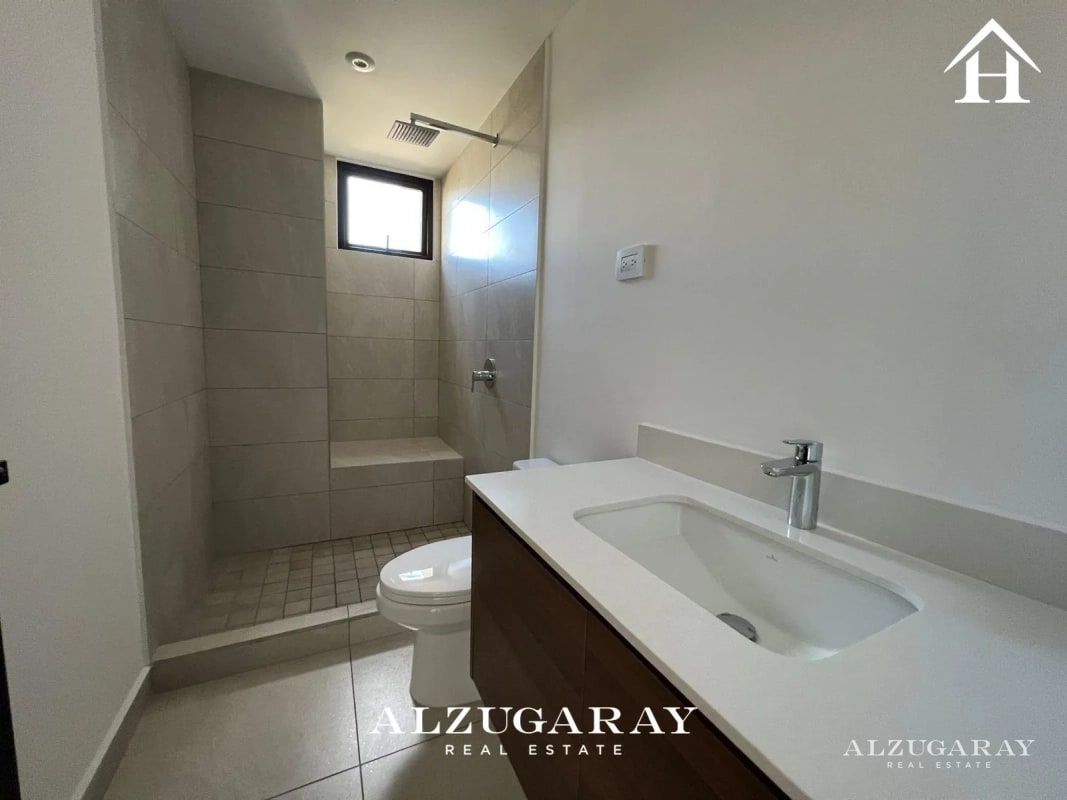 APTO NIVEL ALTO C/ VISTA 2 HAB. / EDIFICIO IQ10 Z.10 — Apartamento en Venta en Zona 10, Guatemala, Ciudad — foto 2 de 10