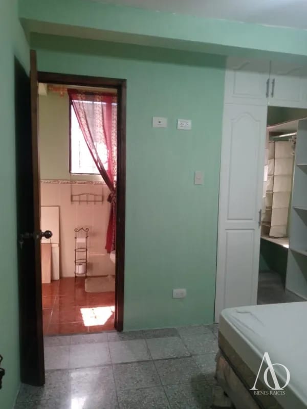 Casa en Venta en Pinares de San Cristóbal, zona 8 de Mixco / EN DIRECTO — Casa en Venta en Pinares de San Cristobal, Zona 8 Mixco, Guatemala, Ciudad — foto 12 de 17