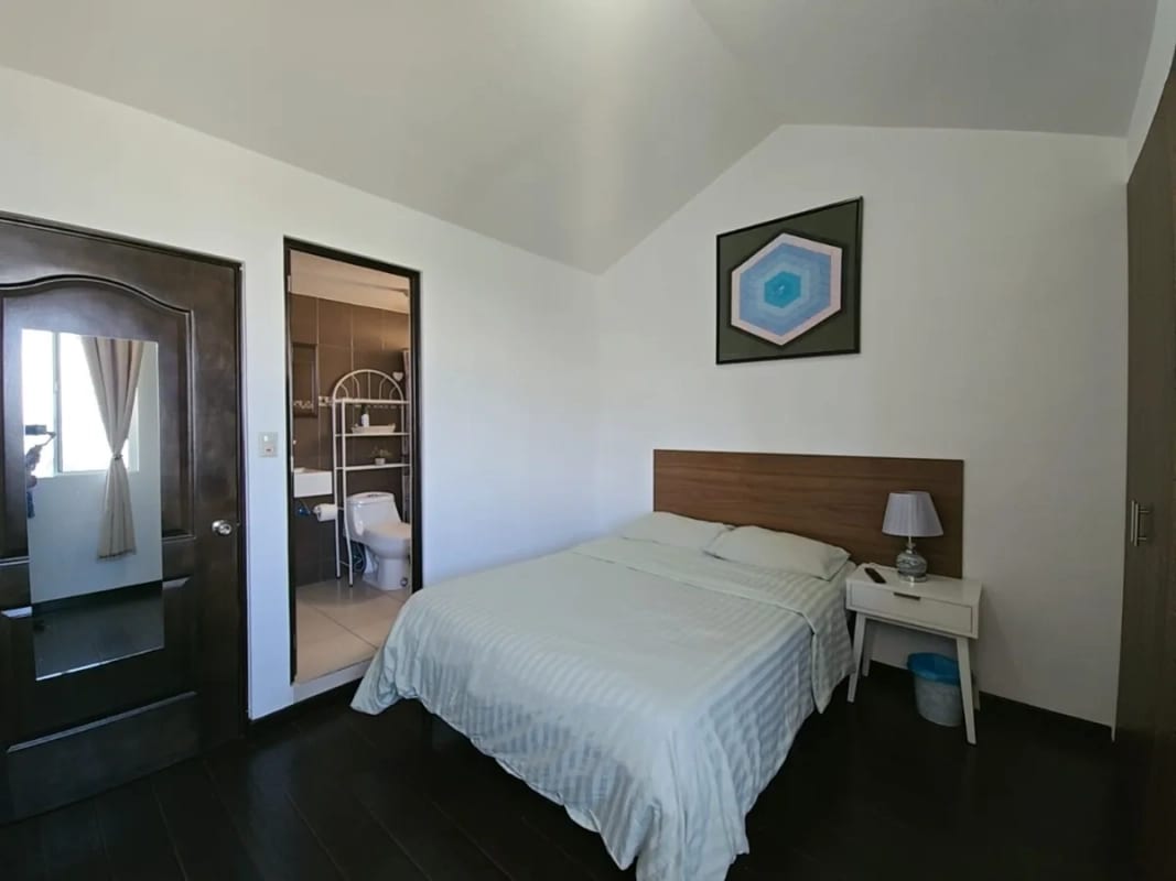 Venta de Casa con Jardín Amplio, Villas del Pinar San Cristóbal , Q1,775,000 — Casa en Venta en Pinares de San Cristobal, Zona 8 Mixco, Guatemala, Ciudad — foto 9 de 14