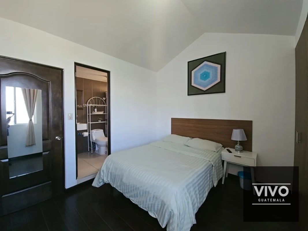 Venta de Casa con Jardín Amplio, Villas del Pinar San Cristóbal , Q1,775,000 — Casa en Venta en Pinares de San Cristobal, Zona 8 Mixco, Guatemala, Ciudad — foto 9 de 14