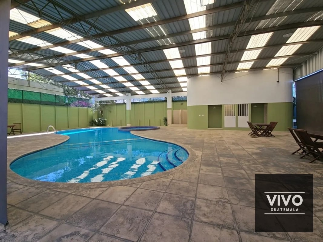 Venta de Casa con Jardín Amplio, Villas del Pinar San Cristóbal , Q1,775,000 — Casa en Venta en Pinares de San Cristobal, Zona 8 Mixco, Guatemala, Ciudad — foto 5 de 14