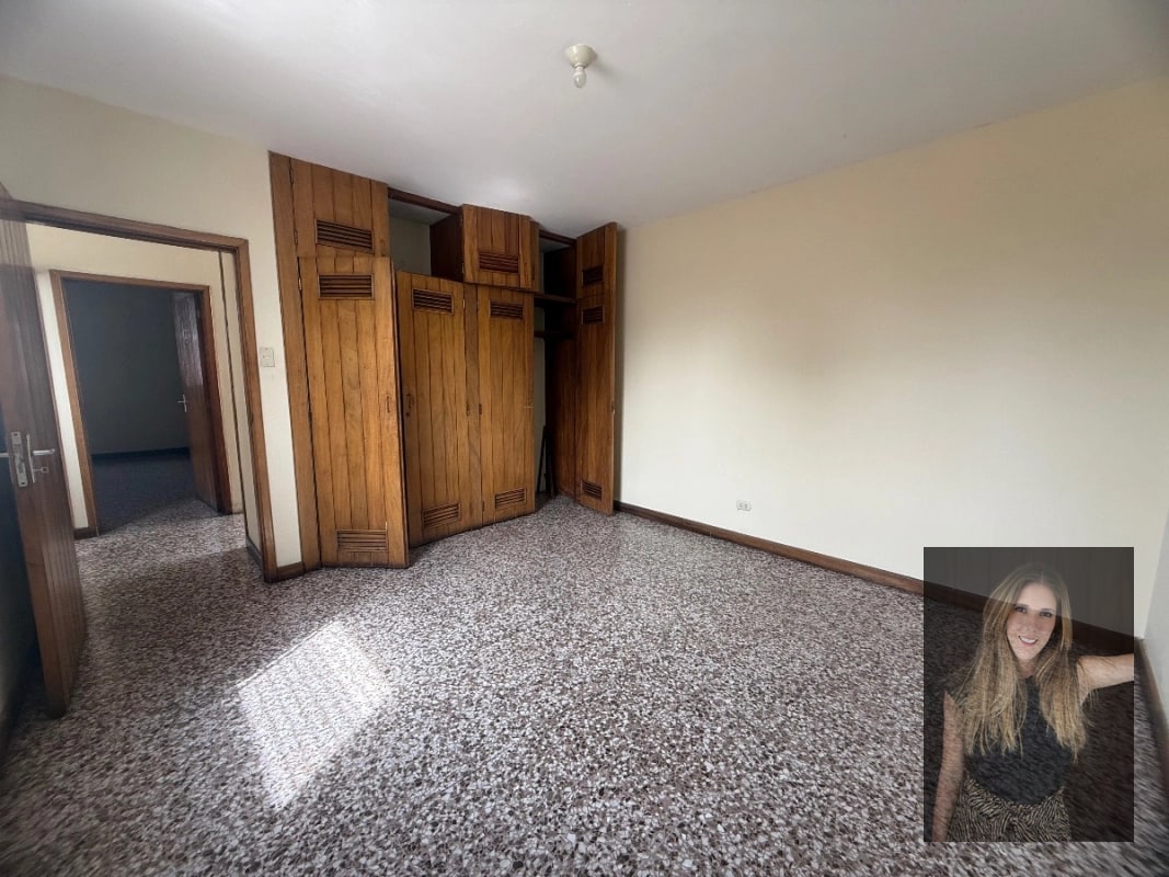 Casa para oficina, clinicas medicas, etc en zona 10 - 11