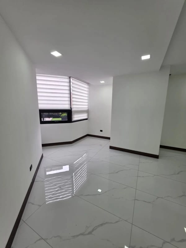 RENTO OFICINA/CLINICA ZONA 4 Ubicación estratégica — Oficina en Alquiler en Zona 4, Guatemala, Ciudad — foto 10 de 13