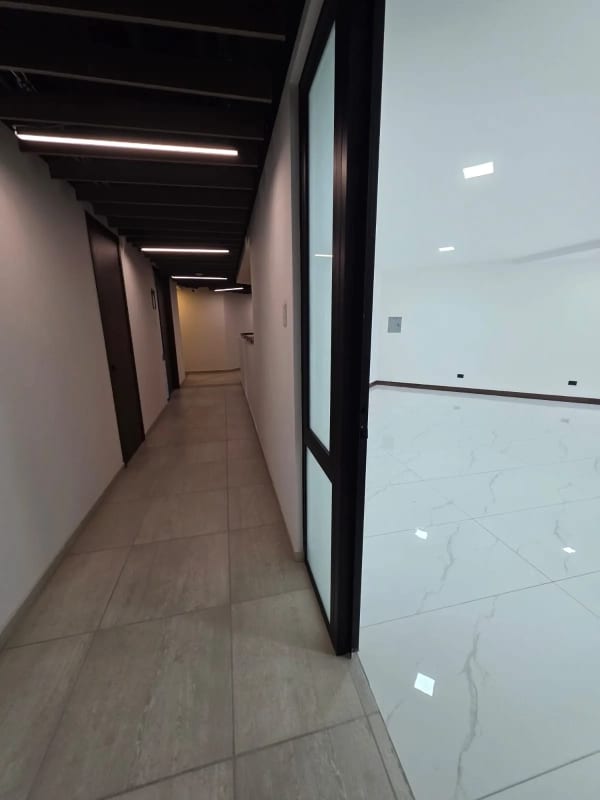 RENTO OFICINA/CLINICA ZONA 4 Ubicación estratégica — Oficina en Alquiler en Zona 4, Guatemala, Ciudad — foto 5 de 13