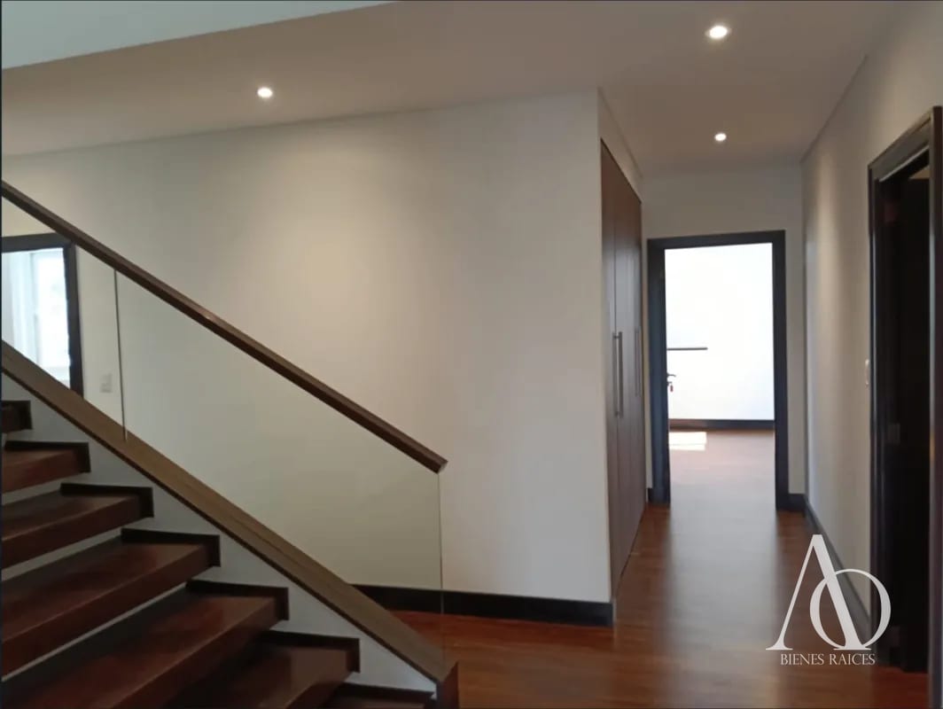 Apartamento en Alquiler Edificio Quinta Avenida, zona 14 N7/8 / EN DIRECTO — Apartamento en Alquiler en Quinta Avenida, Zona 14, Guatemala, Ciudad — foto 1 de 8