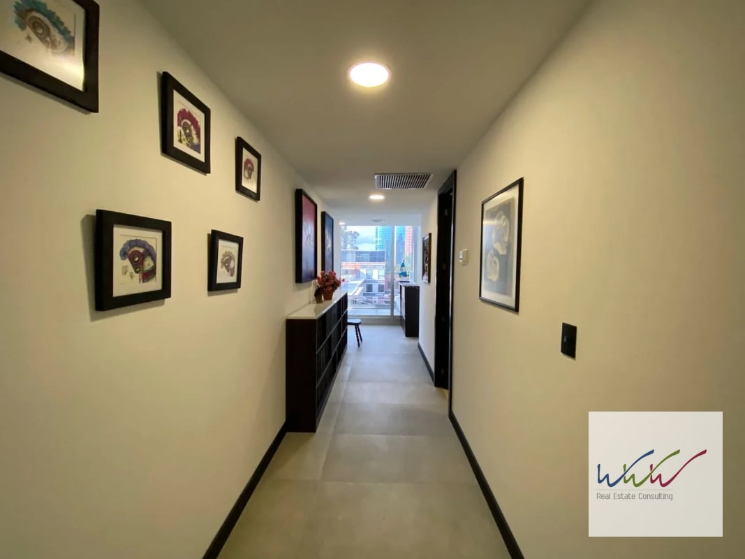Oficina en Venta en Edificio Vasanta zona 10 - 12
