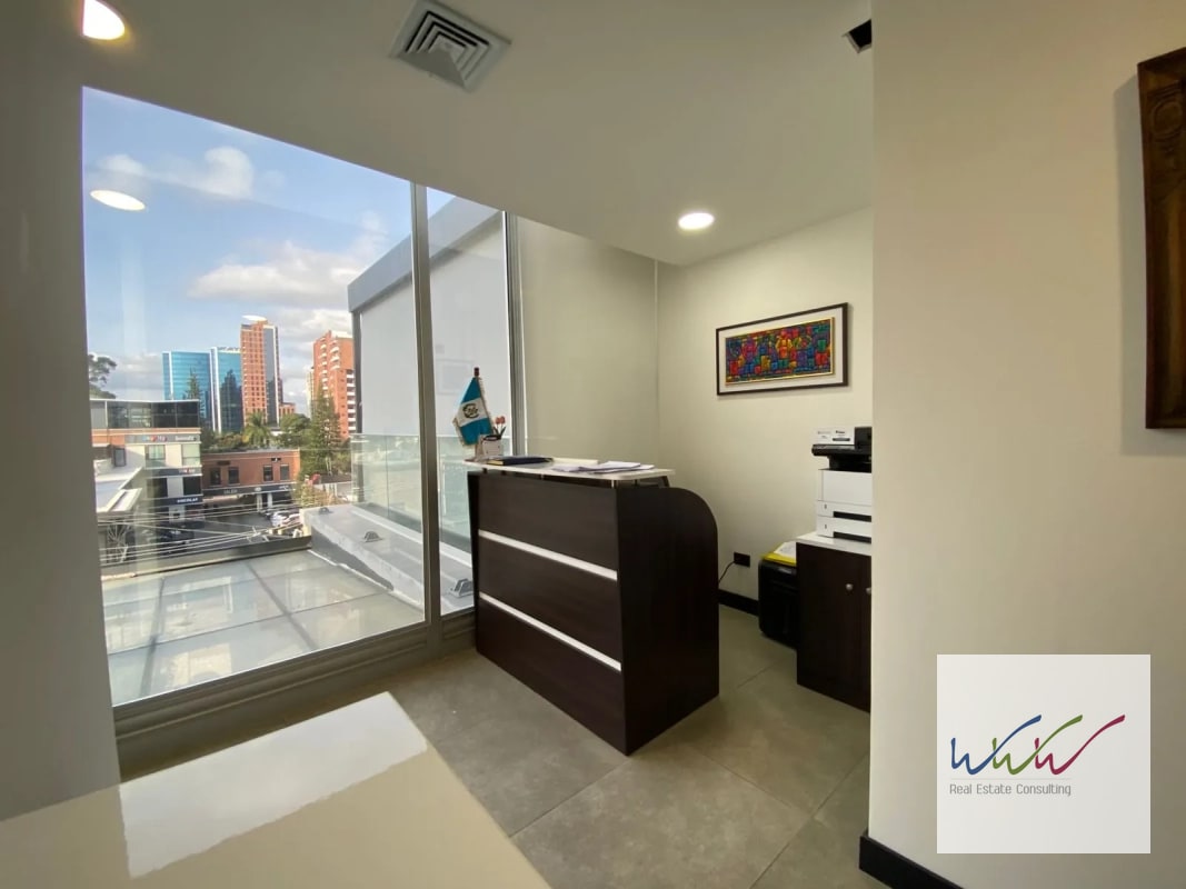 Oficina en Venta en Edificio Vasanta zona 10 - 11