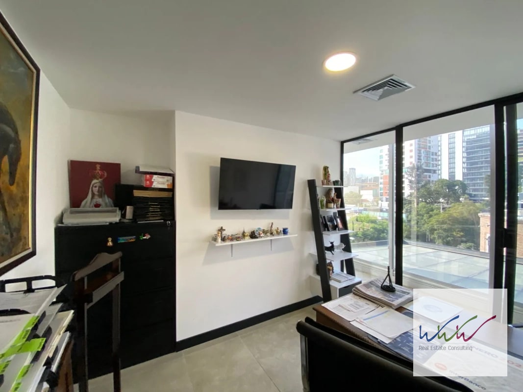 Oficina en Venta en Edificio Vasanta zona 10 - 7