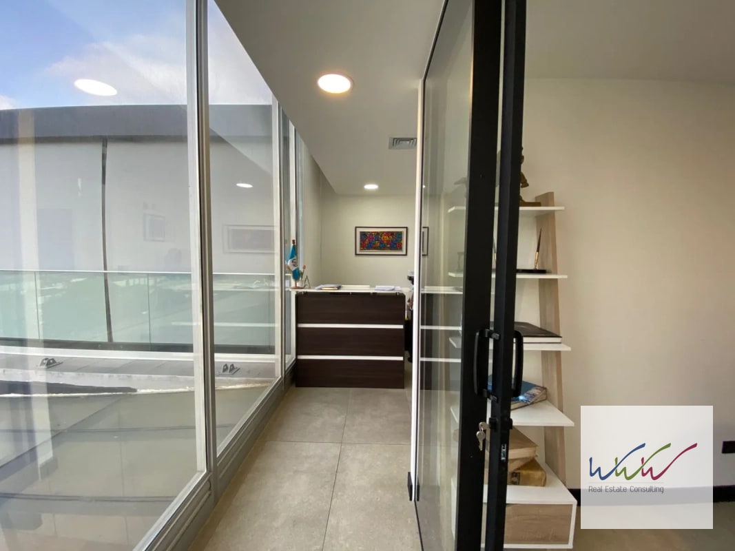 Oficina en Venta en Edificio Vasanta zona 10 - 6