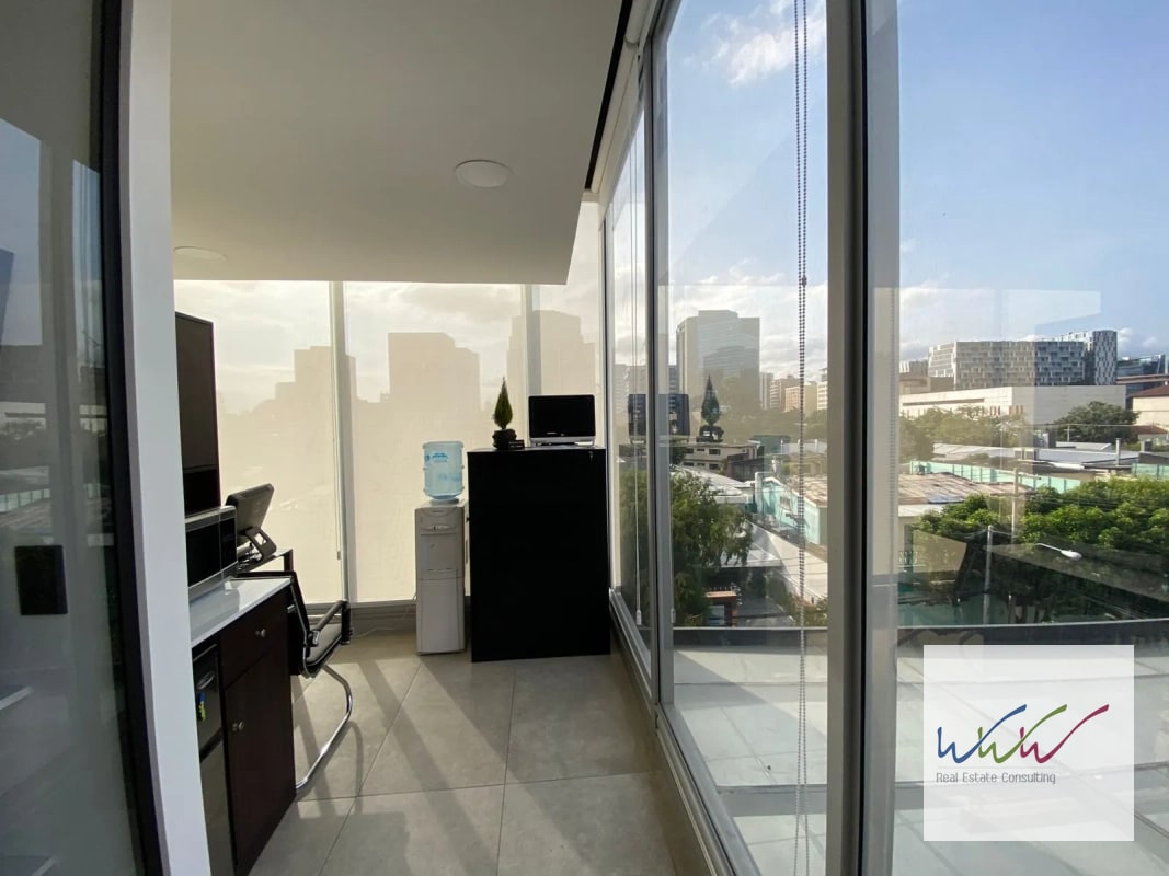 Oficina en Venta en Edificio Vasanta zona 10 - 5