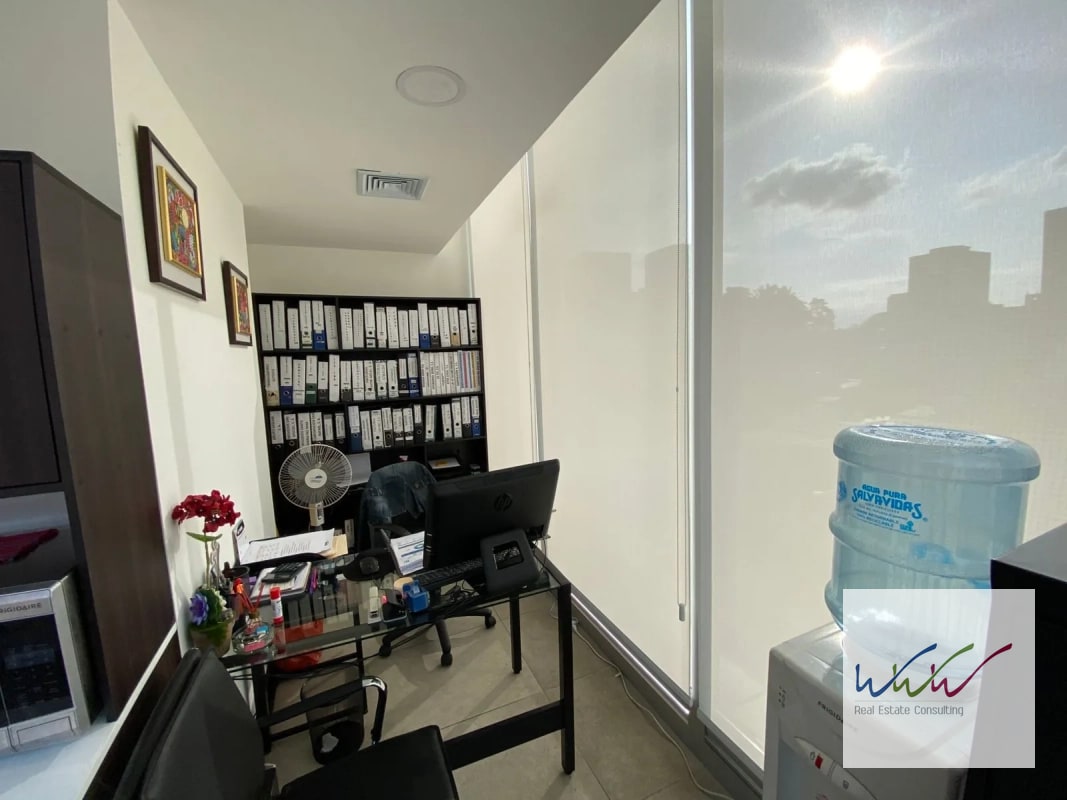 Oficina en Venta en Edificio Vasanta zona 10 - 4