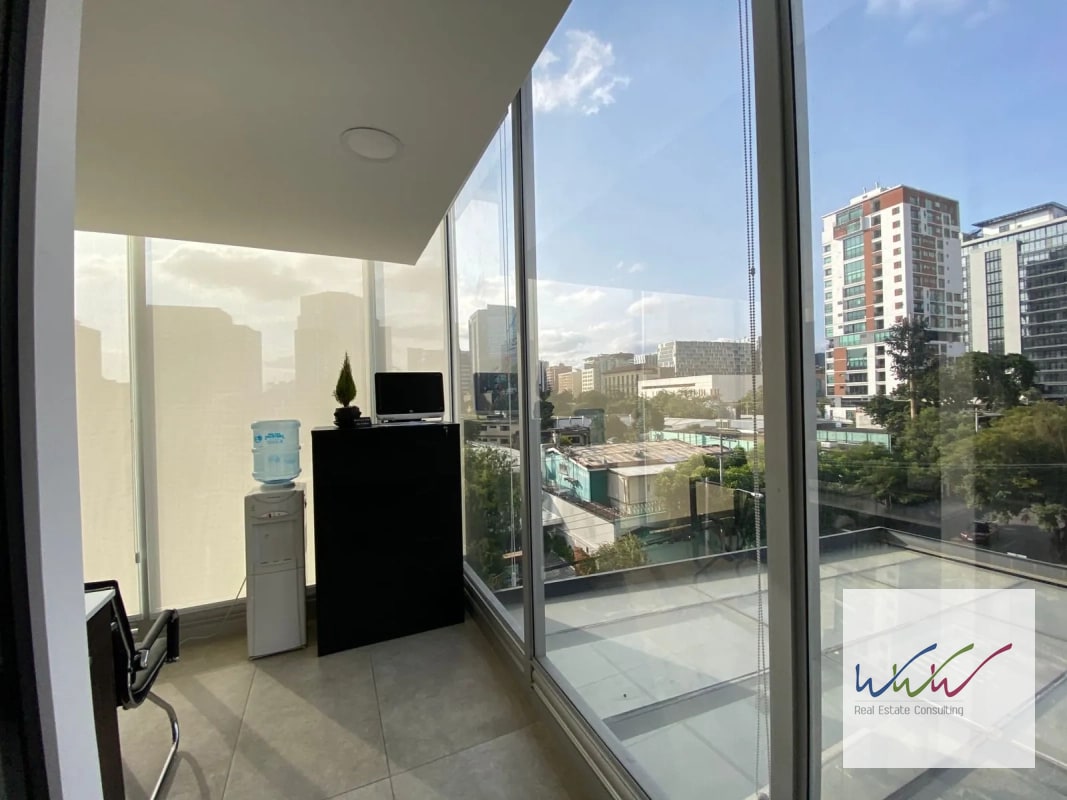 Oficina en Venta en Edificio Vasanta zona 10 - 3