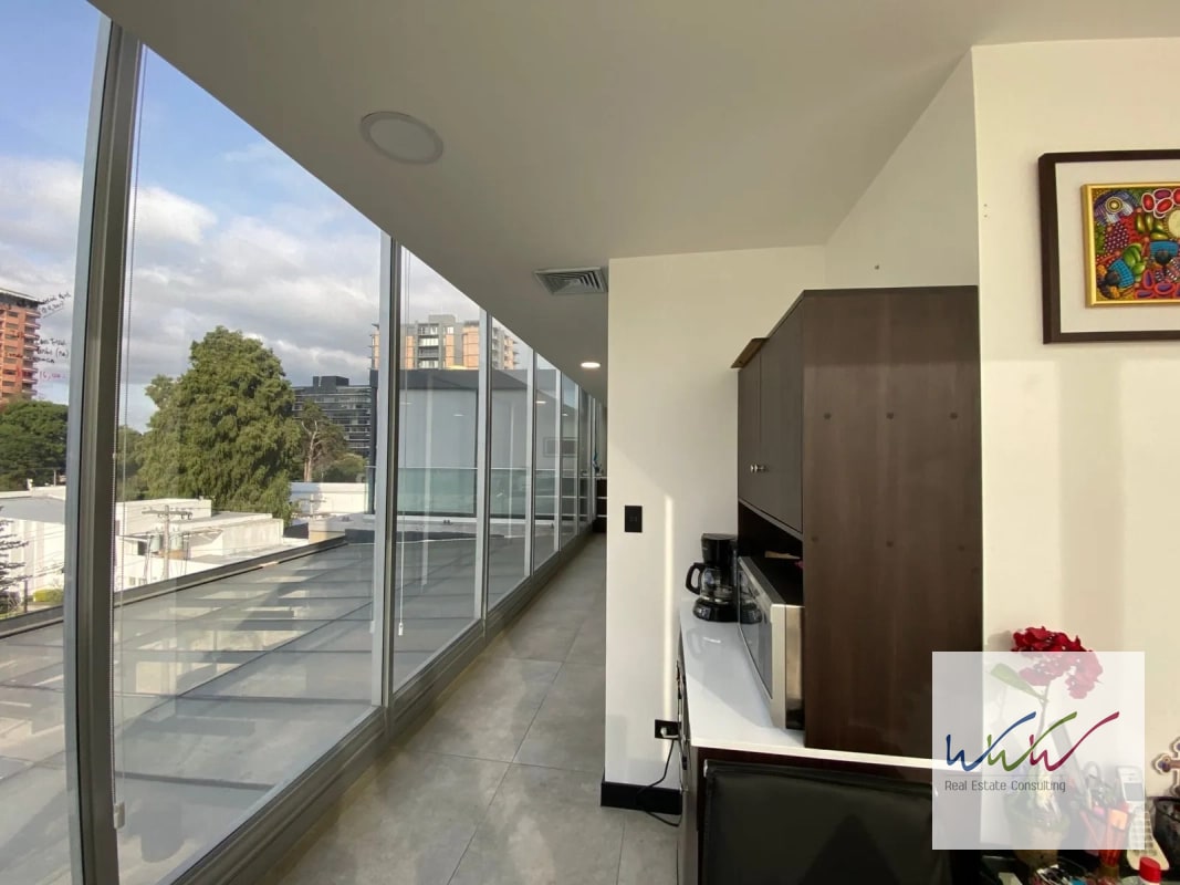Oficina en Venta en Edificio Vasanta zona 10 - 2