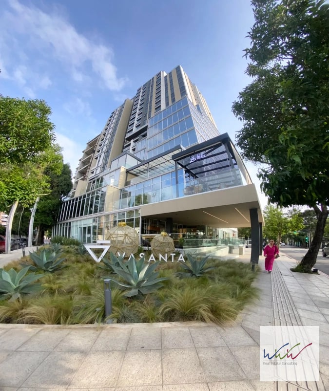 Oficina en Venta en Edificio Vasanta zona 10 - 1