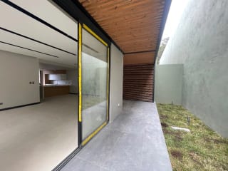 CASA NUEVA RENTA, KM 9 CAES FRENTE A HOTEL HILTON  SUBIENDO CAES,  285 MTS2  3 DORMITORIOS $2,600 — Casa en Alquiler en Carretera a El Salvador, Guatemala, Ciudad — miniatura 2 de 7