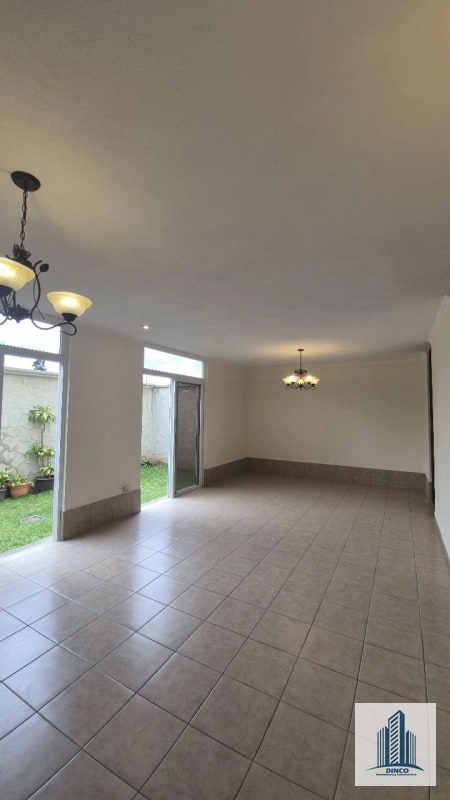Vendo Casa en Quinta Los Encinos Z.7 de Mixco - 5