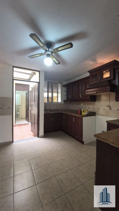 Vendo Casa en Quinta Los Encinos Z.7 de Mixco - 4